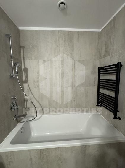 Apartament cu 4 camere decomandat în Aviației