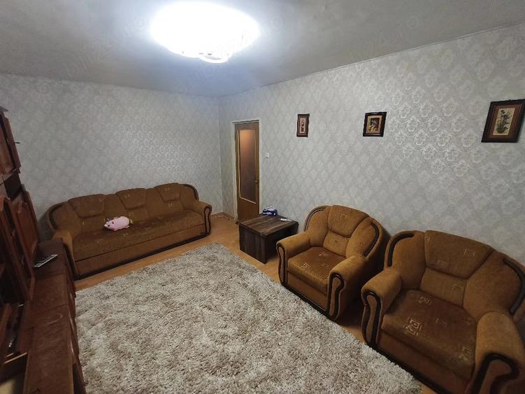 Apartament cu 3 camere decomandat în Tineretului