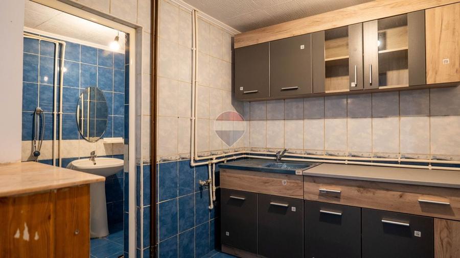 Casă de vânzare – 181 mp, 3 apartamente, 9 camere – București - 25