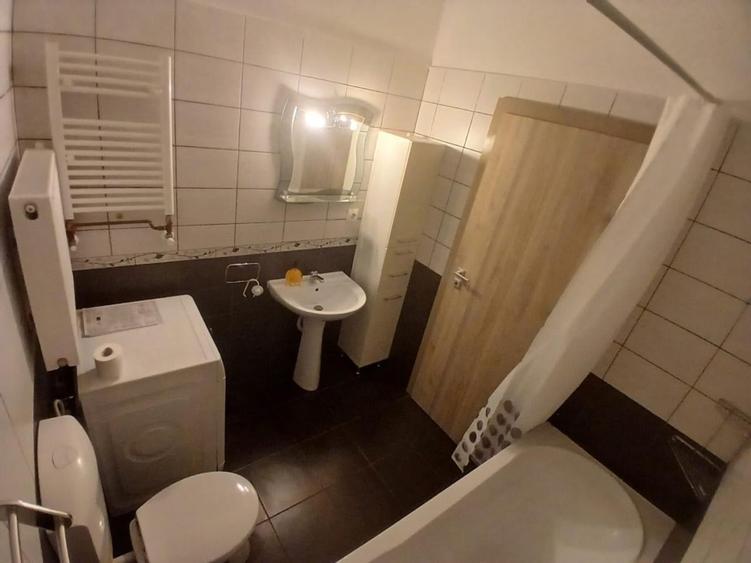 Apartament cu 2 camere semidecomandat în Berceni