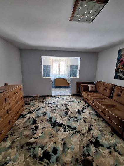 Apartament cu 3 camere semidecomandat în Central