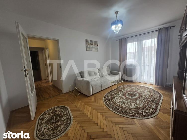 Apartament cu 3 camere semidecomandat, mobilat în Mihai Viteazul