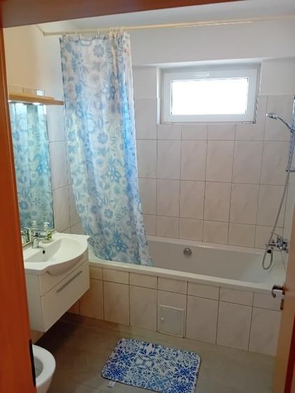 Apartament cu 3 camere decomandat, mobilat în Turnișor