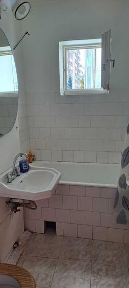 Apartament cu 3 camere decomandat în Astra