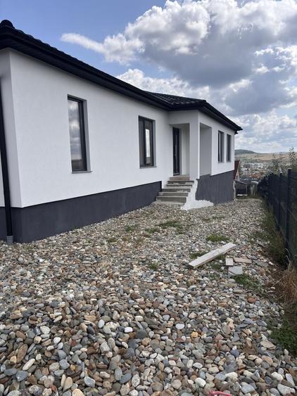 Casă cu 4 camere în Exterior Vest