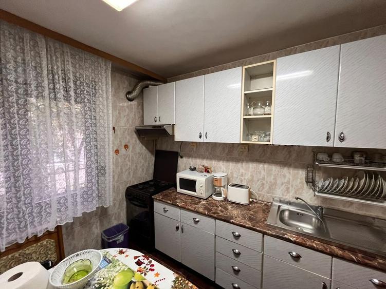 Apartament cu 3 camere decomandat, mobilat în Tineretului