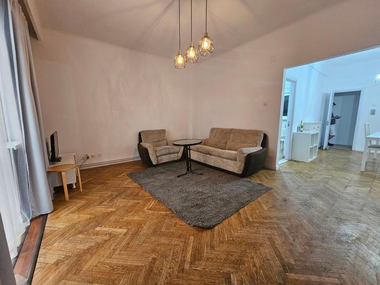 Apartament cu 3 camere decomandat în P-ța Universității