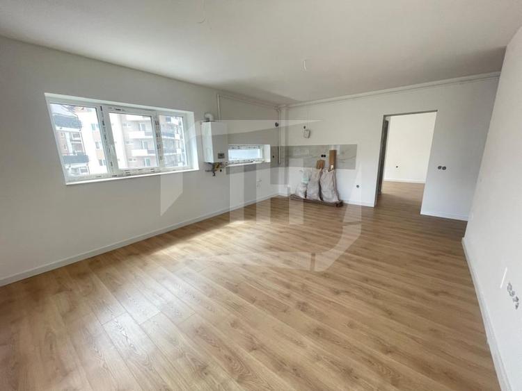 Apartament cu 3 camere semidecomandat în Florești