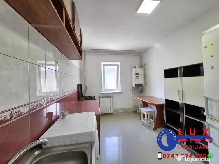 Apartament cu 3 camere semidecomandat în Ultracentral