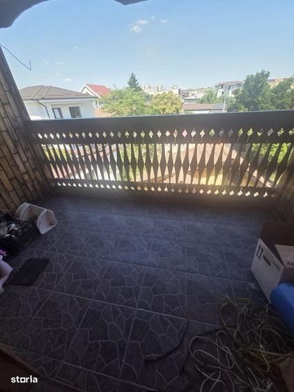 Casă cu 4 camere decomandat în Rovine