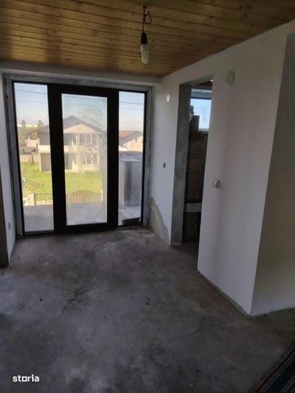 Casă cu 4 camere cu Teren 570 Mp în Aeroport