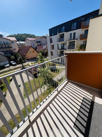Apartament cu 2 camere semidecomandat, mobilat în Florești