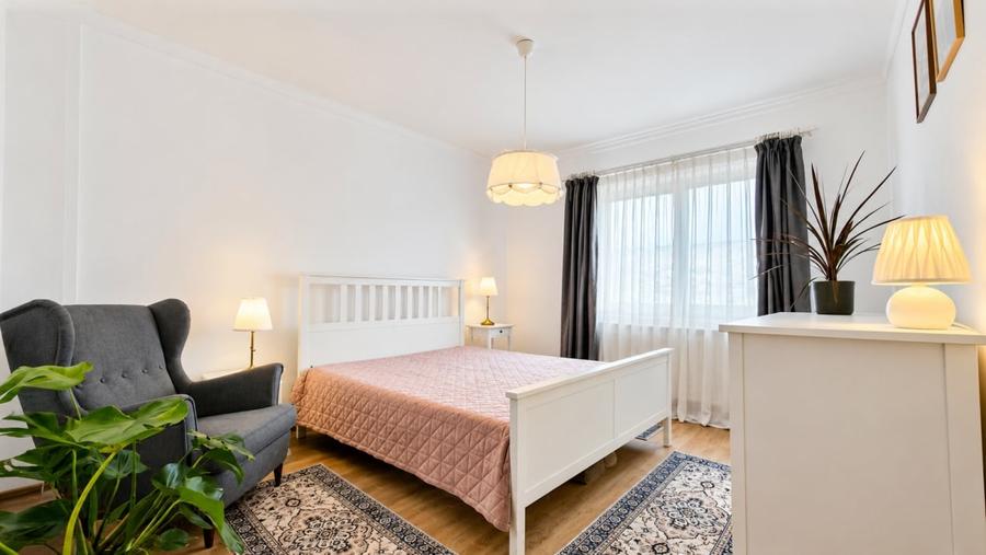Apartament cu 3 camere, mobilat în Tractorul