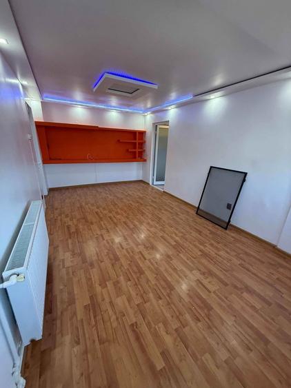 Apartament cu 3 camere semidecomandat în Hipodrom