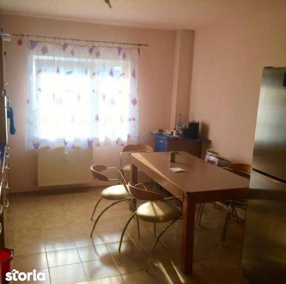 Apartament cu 2 camere decomandat în Tei