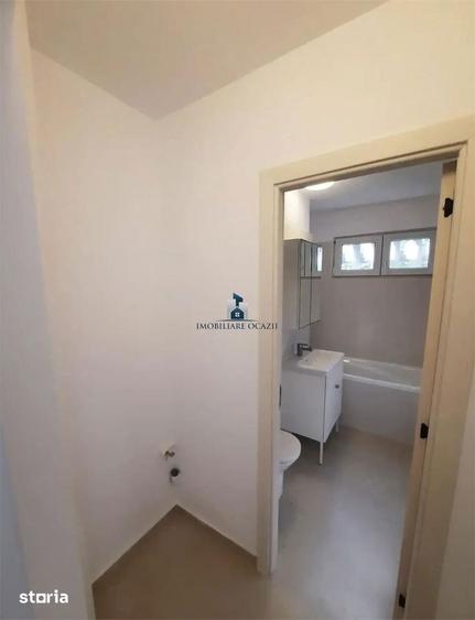 Apartament cu 3 camere semidecomandat în Berceni