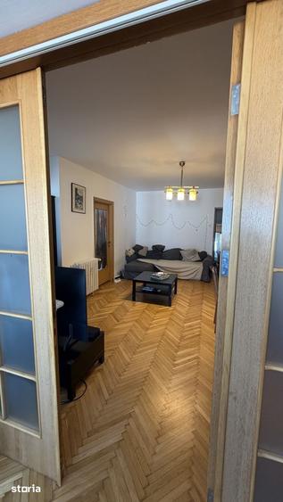Apartament cu 4 camere decomandat în Victoriei