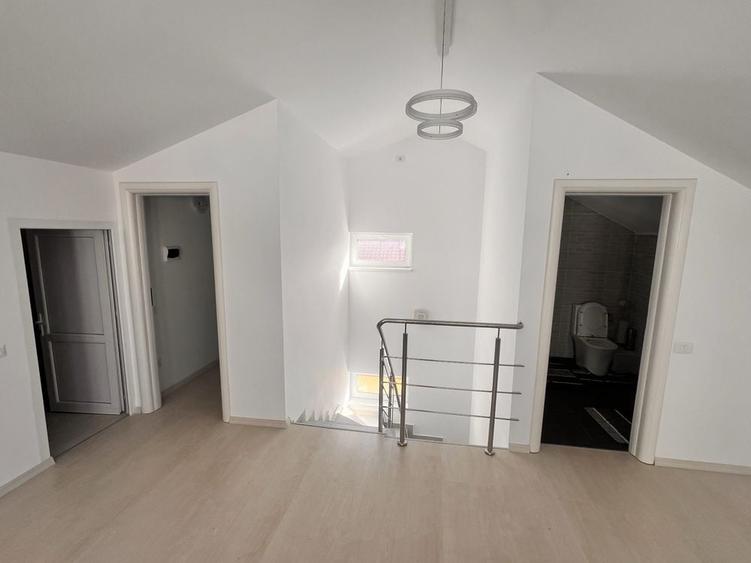 Casă cu 4 camere în Central