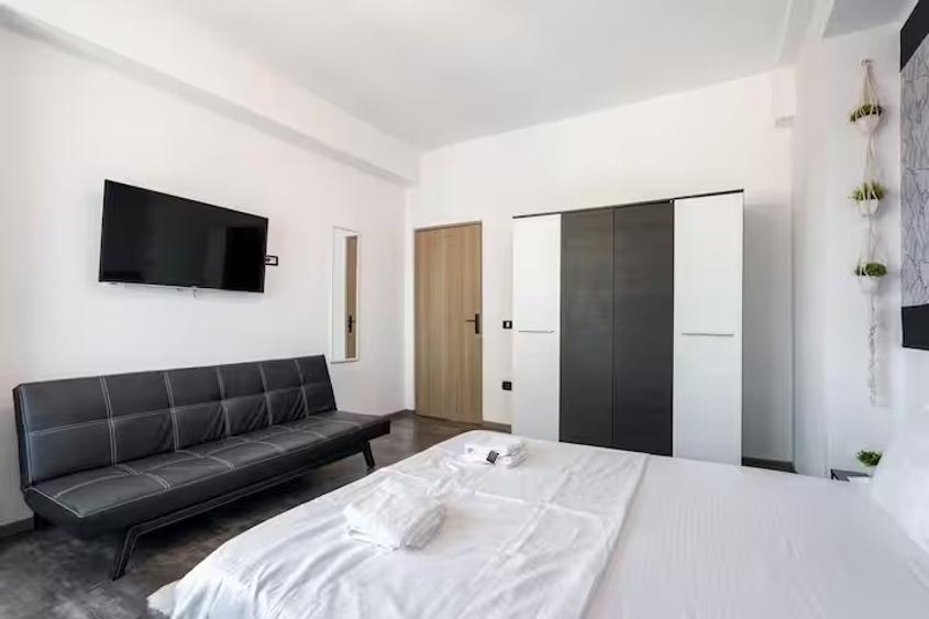 Apartament cu 2 camere semidecomandat, mobilat în P-ța Unirii
