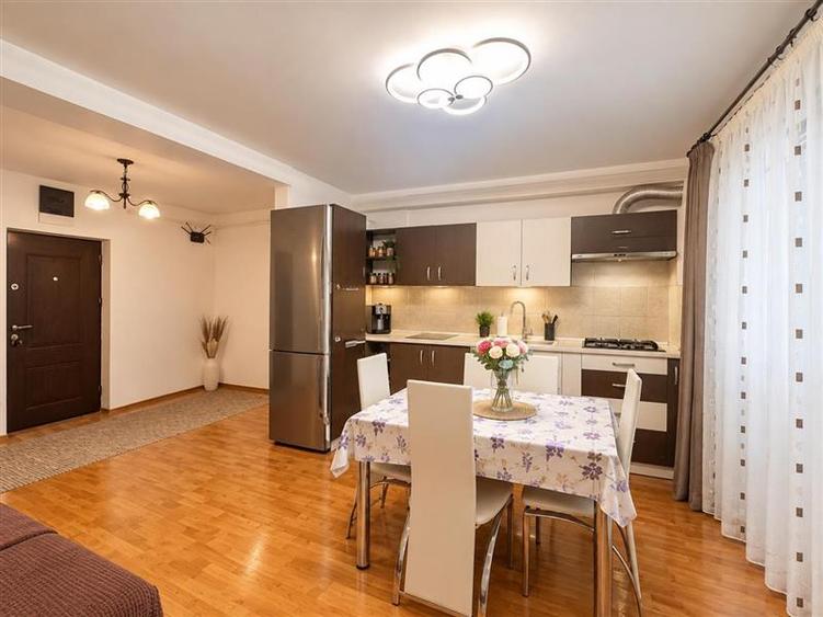 Apartament cu 3 camere decomandat în Tătărași