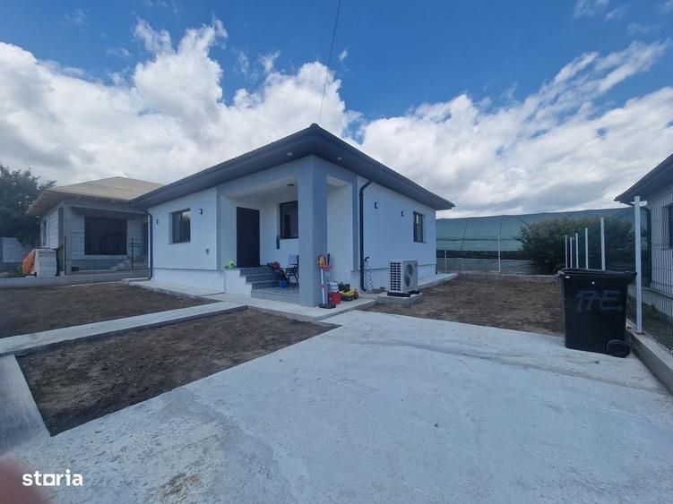 Casă cu 3 camere în Lumina