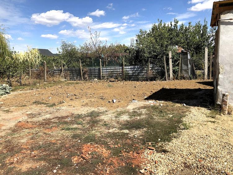 Casă cu 3 camere cu Teren 1438 Mp în Central