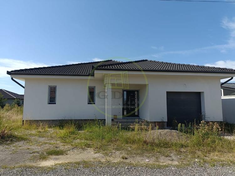 Casă individuală cu 4 camere cu Canalizare în Suseni