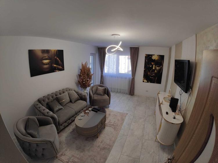 Apartament cu 3 camere decomandat în Ultracentral