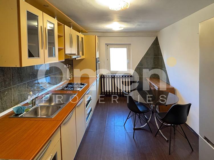 Apartament cu 4 camere semidecomandat, mobilat în Central
