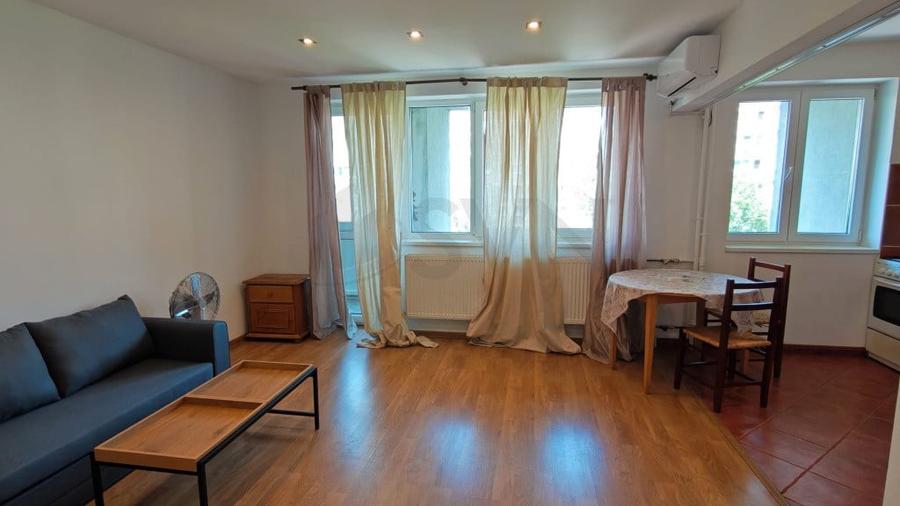 Apartament cu 3 camere semidecomandat în Timișoara