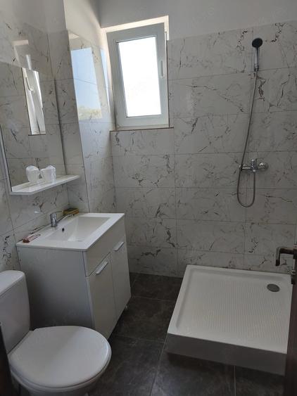 Garsonieră decomandată în Titan