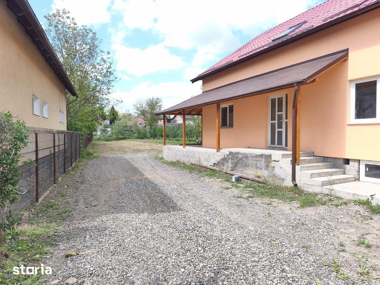 Casă cu 5 camere cu Teren 1100 Mp în Ernei