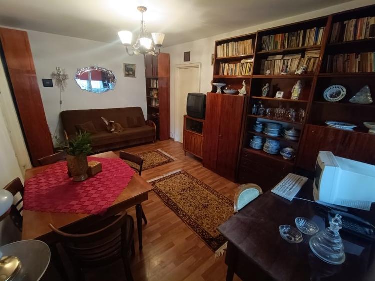 Apartament cu 2 camere semidecomandat în Podu Roș