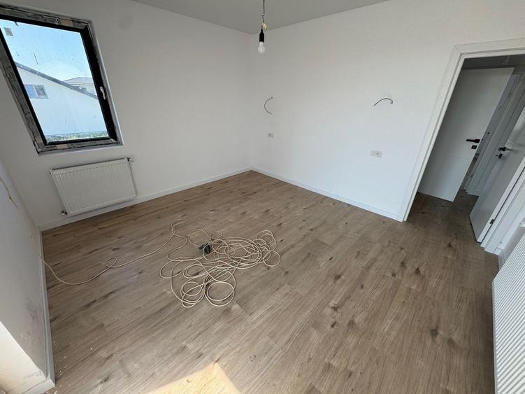 Casă individuală cu 6 camere cu Canalizare în Central