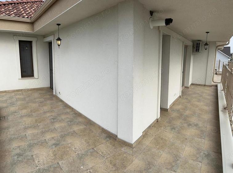 Apartament cu 3 camere semidecomandat, mobilat în Dumbrăvița