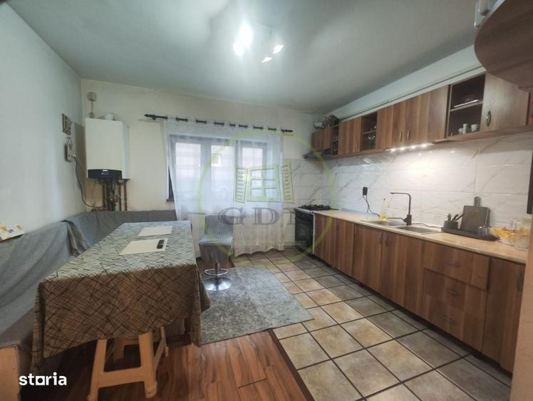 Casă cu 4 camere în Șimnicu de Jos