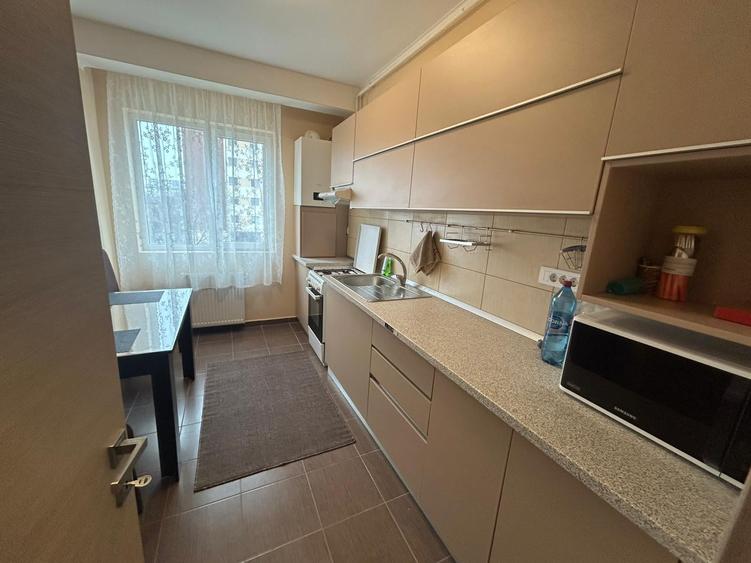 Apartament cu 2 camere decomandat, mobilat în Apărătorii Patriei