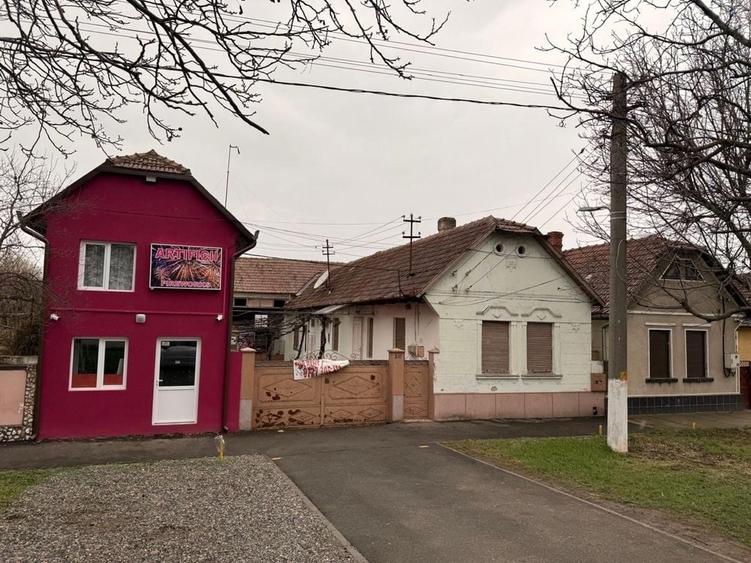 Casă cu 2 camere cu Teren 200 Mp în UTA