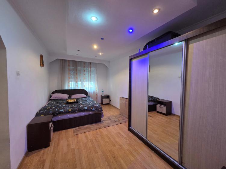 Apartament cu 4 camere decomandat în Central