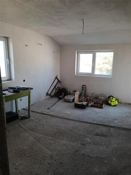 Casă cu 5 camere cu Teren 210 Mp în Dragomirești-Vale