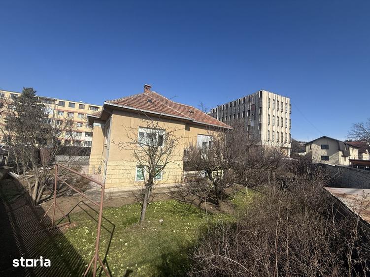 Casă cu 6 camere cu Teren 1040 Mp în Grigorescu