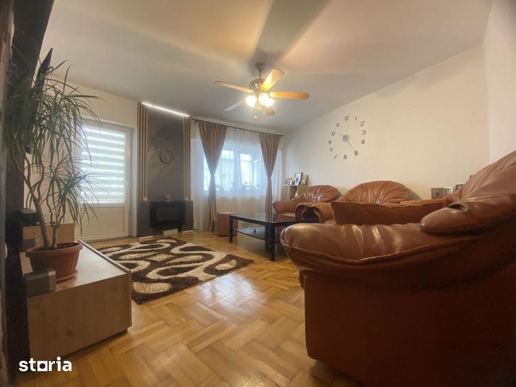 Apartament cu 3 camere decomandat în Micro 11