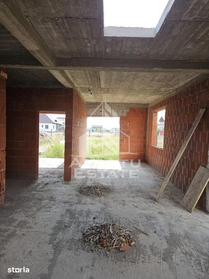 Casă cu 8 camere cu Teren 681 Mp în Central