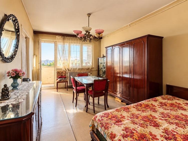 Apartament cu 3 camere circular în Drumul Taberei