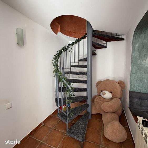 Casă cu 2 camere cu Teren 15 Mp în P-ța Universității