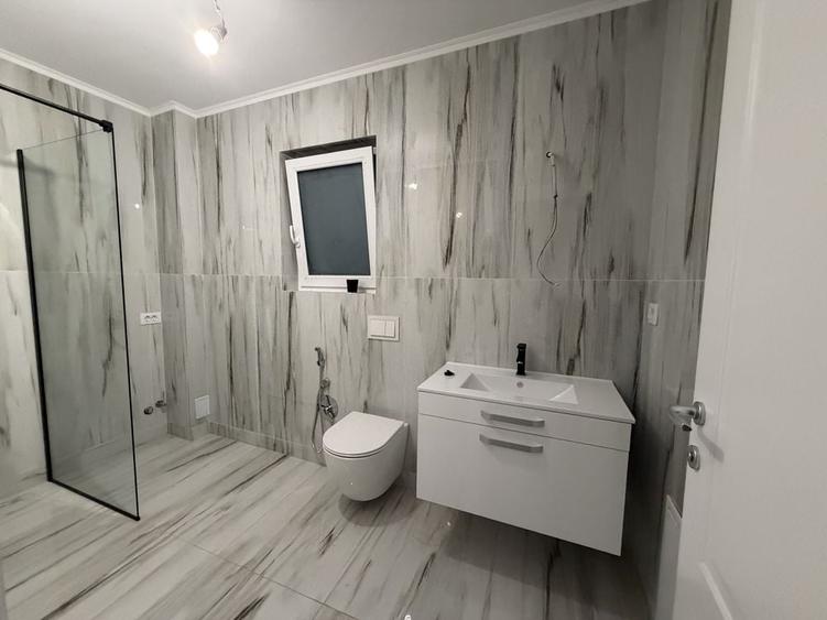 Casă cu 4 camere în Valea Adâncă