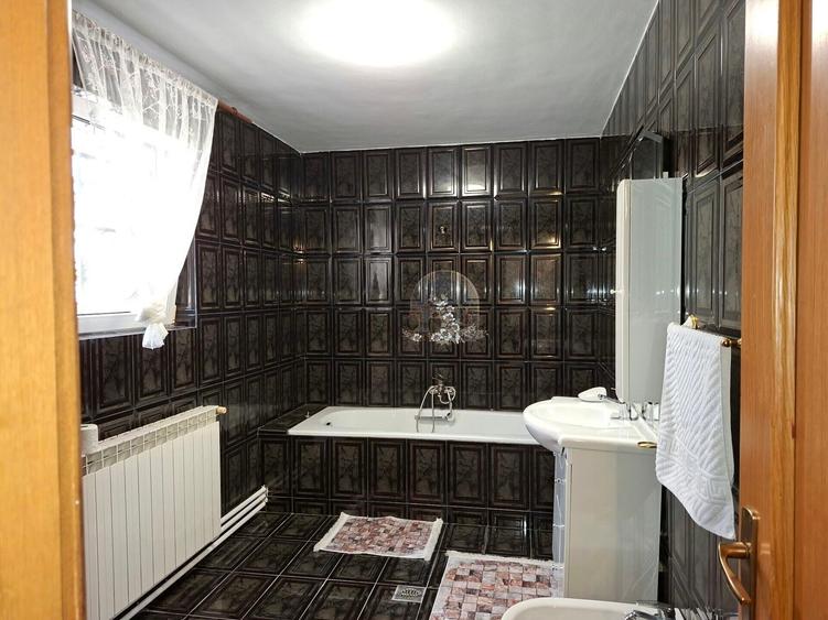 Casă individuală cu 7 camere cu Teren 934 Mp în Otopeni