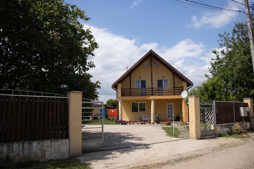 Casă individuală cu 3 camere cu Garaj în Coltău