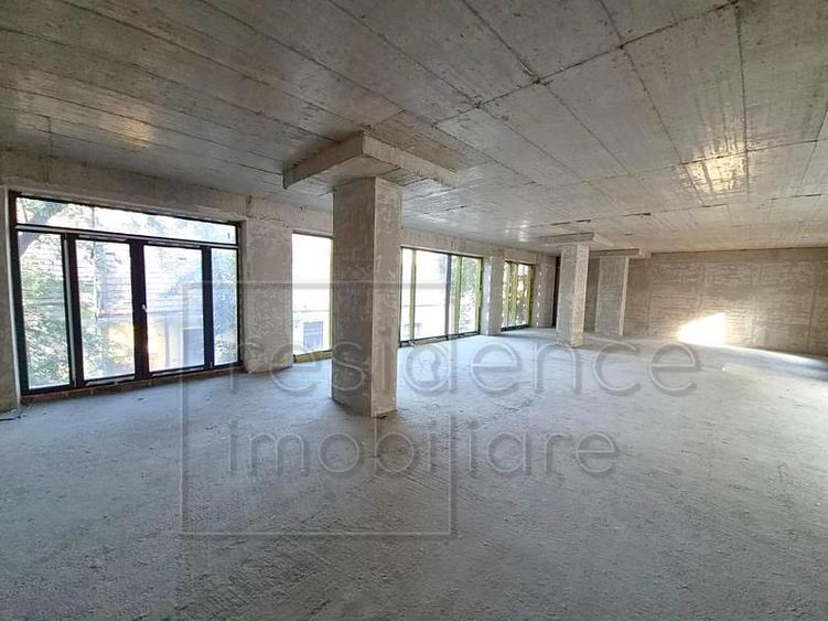 Spațiu comercial, de 1,304 mp, în Ultracentral