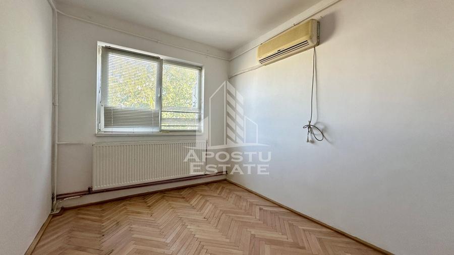 Apartament cu 3 camere semidecomandat în Circumvalațiunii